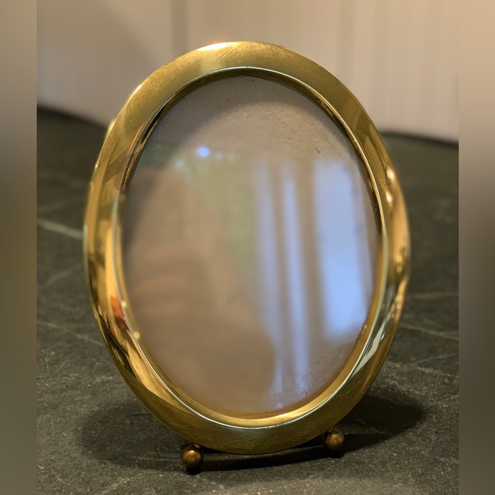 VINTAGE OVAL BRASS FRAME |